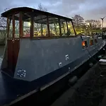 London Dutch Barge - Sleeps 3 & Cosy Fireplace