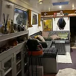 London Dutch Barge - Sleeps 3 & Cosy Fireplace
