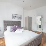 Stunningly Luxurious London Apartment