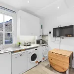 Groves 4 bedroom, Shepherds Bush