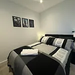Stunning Luxury 2 Bedroom Apartment Central London