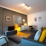 Central Location, Perfect For Attractions & West End