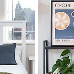 Charming & Modern Flat With Balcony
