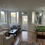 North London A Spacious 7 Bedroom House Accommodating Up To 18 People Complete With Own Gym And Table Tennis