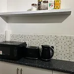 One Bedroom Flat In Chiswick W4