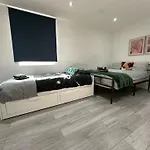 Fulham Guest Studios 268