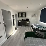 Fulham Guest Studios 268