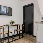 Langdon Apartments, Bouverie Place