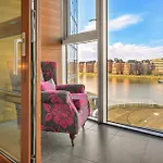 Cozy 1-Bed Flat - Charming Vibe
