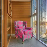 Cozy 1-Bed Flat - Charming Vibe