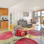 Cozy 1-Bed Flat - Charming Vibe