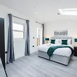 2 Bedroom Ground Floor Apartment In East Dulwich , Leisure Stays , Ideal For Long Stays Weekly & Monthly Offers