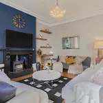 New Luxury 2 Bed 2 Bath Flat E14