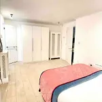 Central London 8 Beds House