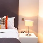 Comfortable 1Br Flat Near Monument Station!