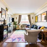 Mayfair 3-Bed 5-Guest Berkeley Square 1729 House