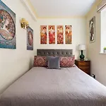 Mayfair 3-Bed 5-Guest Berkeley Square 1729 House