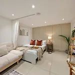 Chic Retreat In Little Venice