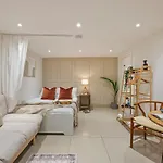 Chic Retreat In Little Venice