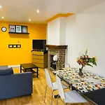 Modern 5-Bed Home With Garden & Spectacular City Views