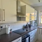 Serene 2 Bedroom Flat Free Off-Street Parking Large Suv Close To Tube