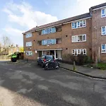 Chic 2 Bedroom Flat Close To South Londons Attractions