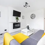 Chic 2 Bedroom Flat Close To South Londons Attractions