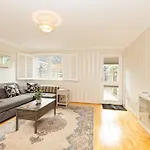 Unique 2Br Duplex, Garden & Parking, 7Min Woodgreen St