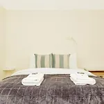 Unique 2Br Duplex, Garden & Parking, 7Min Woodgreen St