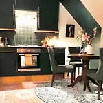 The Maple Retreat - Hampstead