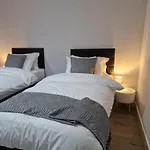 Stylish 2 Bed Home- Short Walk To Tottenham Stadium/Stations