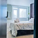Stylish 1-Bedroom Escape