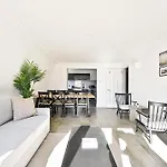 Farringdon Comfortable 3 Bed Apartments