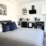 Studio Flat In Old Street 6