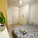Cosy Room In London City Center