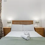 Trendy South Kensington Flat Near Museums & Tube