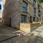 Last-Minute Specials L Modern House L Wembley Stadium Location, Free Parking, 5 Min To Brent Cross West Station, Sleeps Up To 6 L Elevate Living Estates Short Lets Cricklewood & Brent Cross
