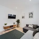 Stylish Apartments - Kensington