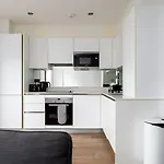 Guestready - A Stylish Haven In London