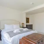 Impeccably Curated 2Bd Home South East London
