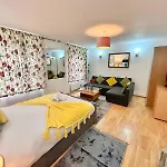 Edgware Road Beautiful Family Apartment