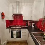 St 5 - Quiet Studio Flat - 11 Mins Walk To Tube
