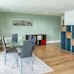 Amazing 2 Bedrooms With River Views For 6 People