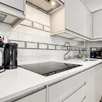 Elegant & Spacious House 3Br 3Ba Balcony Patio