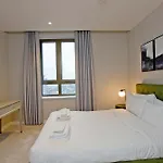 Luxury Living With City Views With Pool And Gym Ac
