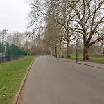 Relaxing 1-Bed Haven Near Battersea Park