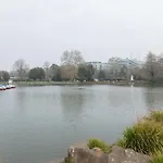 Relaxing 1-Bed Haven Near Battersea Park