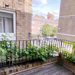 Stylish 1-Bed Flat In Chelsea Near Sloane Square