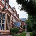 Spacious 2 Bed Flat In Swiss Cottage In Hampstead
