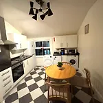 Delux Rooms Near City Centre